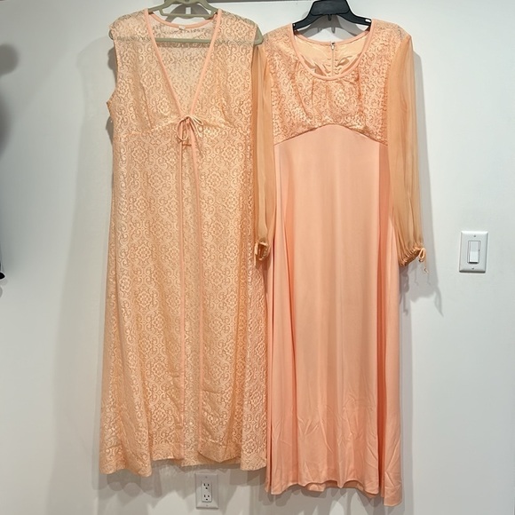 Vintage 60s princess peach long sleeve maxi dress and matching lace vest set 18 - Picture 1 of 11